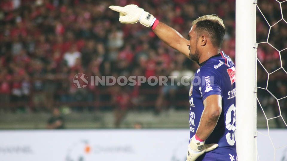 Kiper Bali United, Samuel Reimas menyambut gembira rencana timnya bersiap menuju Liga 1 2020 pada awal Agustus. Copyright: © Nofik Lukman Hakim/INDOSPORT