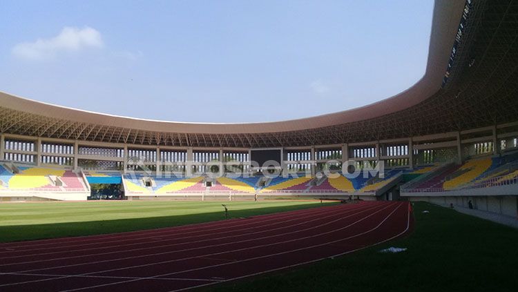Salah satu venue Piala Dunia U-20 yakni Stadion Manahan, Solo bakal semakin terang. Copyright: © Ronald Seger/INDOSPORT