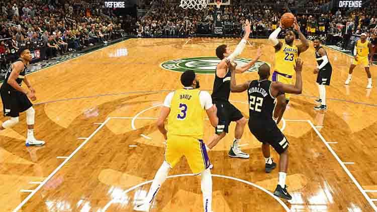 Lakers vs Bucks dalam pertandingan NBA Copyright: © Stace Revere/GettyImages