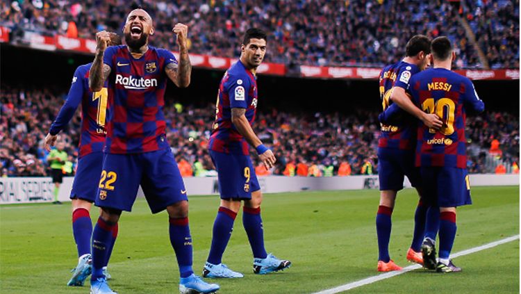 Arturo Vidal merasa ada yang janggal setelah Barcelona bakal lakoni sisa musim Liga Champions dengan format berbeda. Copyright: © Eric Alonso/MB Media/Getty Images