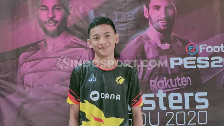 Rizky Faidan benar-benar siap menyambut gelaran Indonesian Football e-League (IFeL) 2020, September ini. Copyright: © Martin Gibsian/INDOSPORT