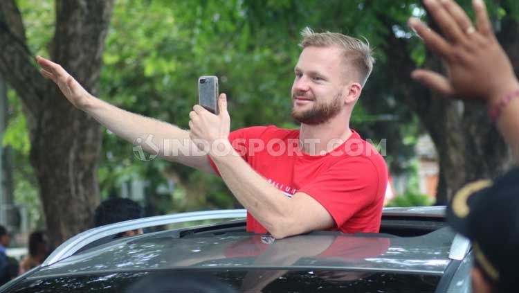 Bali United akan berjuang tanpa Melvin Platje dalam laga Piala AFC 2020 grup G, melawan Ceres Negros di Stadion Rizal Memorial, Manila, Rabu (11/3/20) malam. Penyerang asal Belanda tak diberangkatkan lantaran sakit. Copyright: © Nofik Lukman Hakim/INDOSPORT