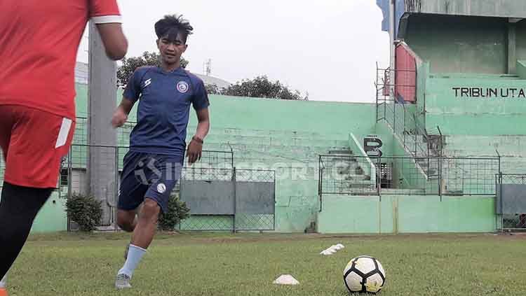 Pemain Arema FC, Jayus Hariono masih terlihat berlatih meski Liga 1 2019 sudah usai di Stadion Gajayana Malang, Selasa (24/12/2019) sore. Copyright: © Ian Setiawan