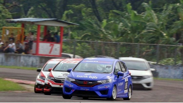 Perhelatan Honda Jazz Speed Challange (HJSC) 2019 dinilai penuh dengan intrik, setidaknya menurut tim Bank BJB Delta Garage Racing. Copyright: © HJSC 2019