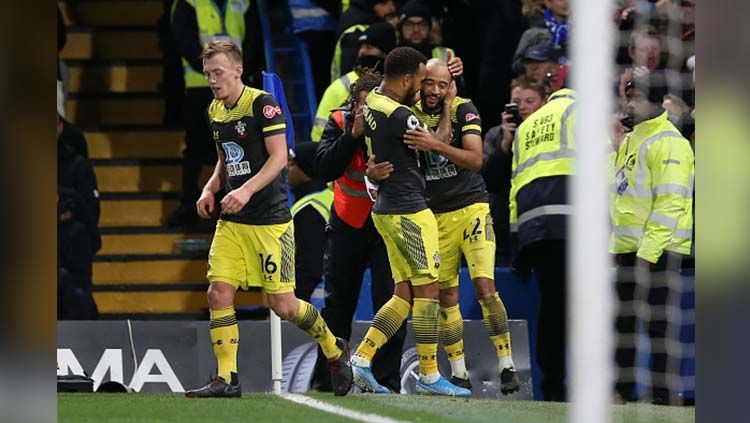 Selebrasi para pemain Southampton usai Nathan Redmond mencetak gol ke gawang Chelsea. Copyright: © Steve Bardens/Getty Images