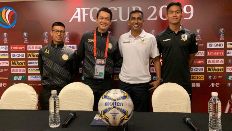 Abdul Kadir Yahaya (putih), Pelatih Tampine Rovers yang diisukan ke PSM Makassar Copyright: © straitstimes.com