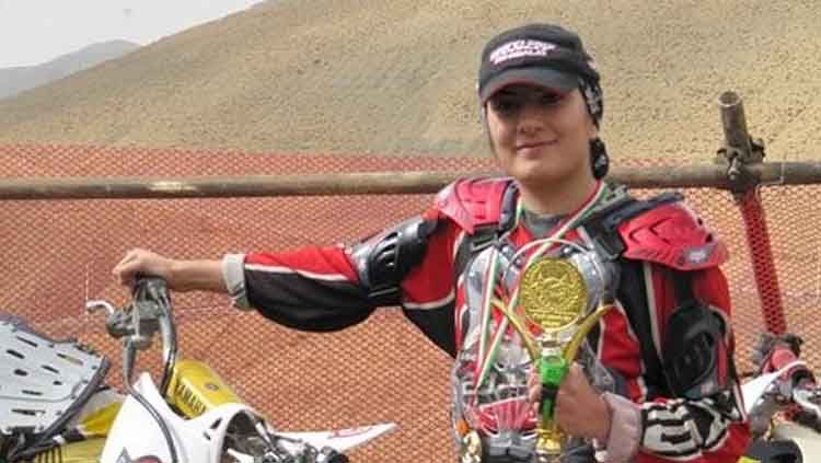 Noora Naraghi, juara motorcross wanita pertama di Iran. Copyright: © torial.com