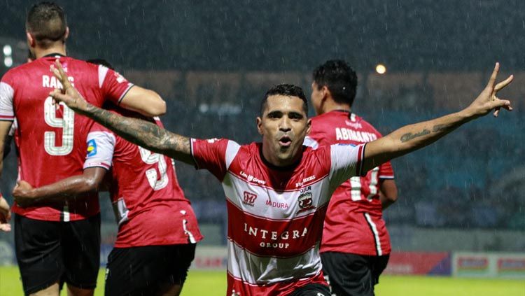 Pemain naturalisasi, Beto Goncalves dinobatkan sebagai top skor sepanjang masa era Indonesia Super League (ISL) dan Liga 1. Copyright: © maduraunitedfc.com