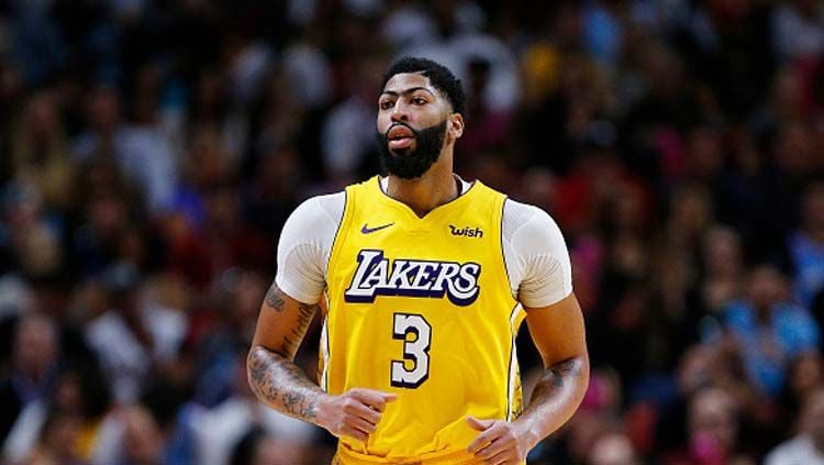 Bintang basket NBA, LA Lakers, Anthony Davis, mengungkap hasil tes Corona yang dilakukannya. Copyright: © Michael Reaves/GettyImages