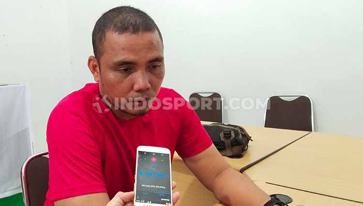 PSMS Medan telah menetapkan dan mengumumkan pelatih kepala baru mereka untuk mengarungi ketatnya Liga 2 2020 mendatang, salah satunya Sahari Gultom. Copyright: © Aldi Aulia Anwar/INDOSPORT