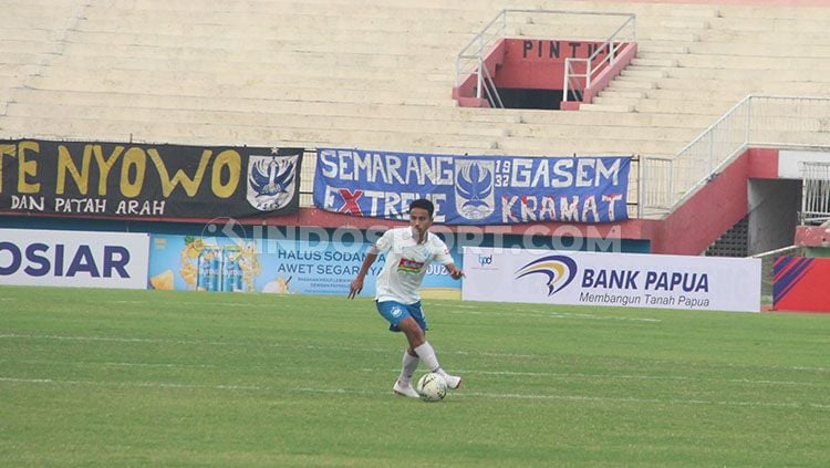 Gelandang PSIS Semarang, Finky Pasamba menyambut baik rencana Liga 1 2020 yang akan kembali digelar pada Bulan September mendatang. Copyright: © Alvin Syaptia/INDOSPORT
