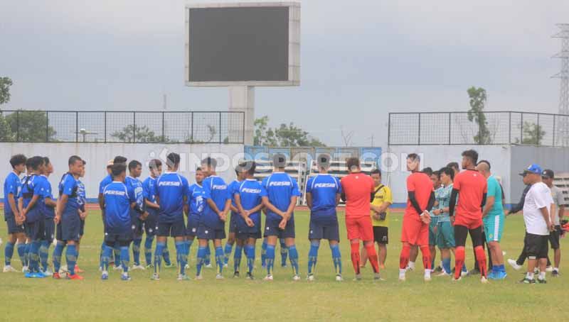 Persib Bandung berlatih menjelang Liga 1 2020 di Stadion SPOrT Jabar, Arcamanik, Kota Bandung, Jumat (10/1/20). Copyright: © Arif Rahman/INDOSPORT