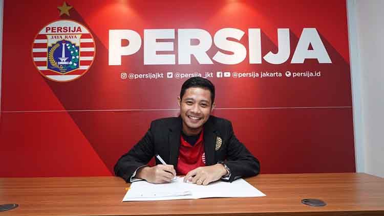 Gelandang anyar klub Liga 1 Persija Jakarta, Evan Dimas Darmono, mengaku tidak mau memusingkan teror yang terjadi terhadap rumahnya di Surabaya. Copyright: © Ofisial Persija