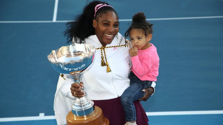 Puasa gelar Serena Williams akhirnya berakhir sudah usai meraih gelar juara di turnamen Auckland Classic, Minggu (12/01/20) hari ini waktu setempat. Copyright: &copy; Phil Walter/Getty Images