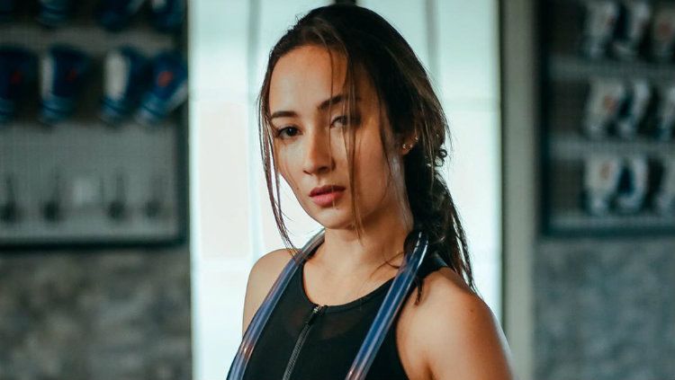 Intip Body Goals Naomi Zaskia Saat Workout - INDOSPORT