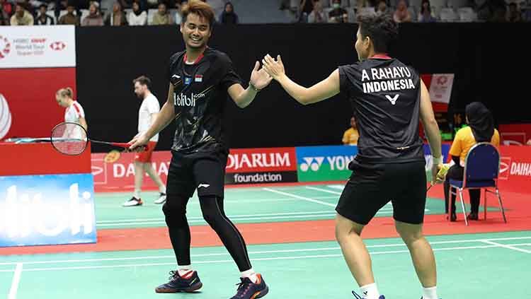 Duet anyar dengan Apriyani Rahayu di Indonesia Masters 2020, pebulutangkis Tontowi Ahmad terkenang dengan juniornya, Winny Oktavina Kandow. Copyright: © Humas PBSI
