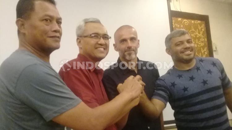 Eduardo Perez yang pernah menjadi asisten Luis Milla di Timnas Indonesia resmi diperkenalkan sebagai pelatih baru PSS Sleman. Copyright: © Ronald Seger Prabowo/INDOSPORT
