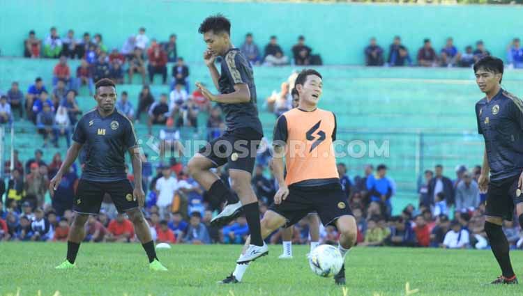 Latihan perdana Arema FC dipimpin Mario Gomez di Stadion Gajayana. Copyright: © Ia Setiawan/INDOSPORT