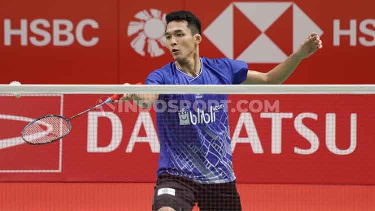 Pebulutangkis Jonatan Christie akan langsung berhadapan dengan lawan berat asal Singapura, yakni Loh Kean Yew di babak pertama Swiss Open 2020 Copyright: © Roihan Susilo Utomo/INDOSPORT