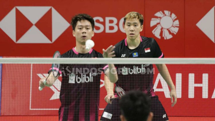 Pasangan Kevin Sanjaya/Marcus Gideon berhasil melaju ke babak kedua All England 2021 usai mengalahkan Matthew Clare/Ethan Van Leeuwen di Arena Birmingham. Copyright: © Roihan Susilo Utomo/INDOSPORT