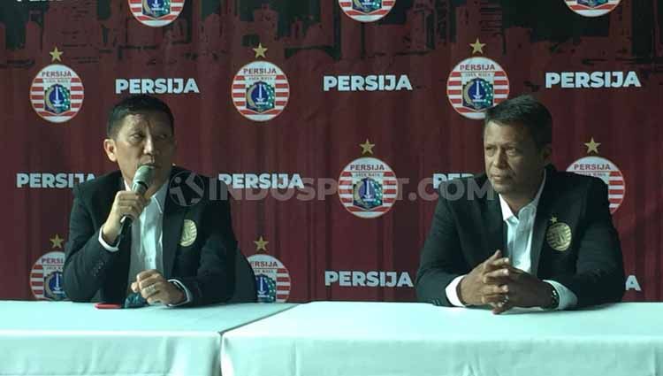 CEO Persija Jakarta, Ferry Paulus, memberikan keterangan pers soal perkenalan pelatih baru Sergio Farias menjelang Liga 1 2020. Copyright: © Petrus Manus Da'Yerimon/INDOSPORT