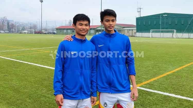 Edgard Amping saat bersama Ahmad Arsa di sesi latihan Garuda Select. Copyright: © Zainal Hasan/INDOSPORT