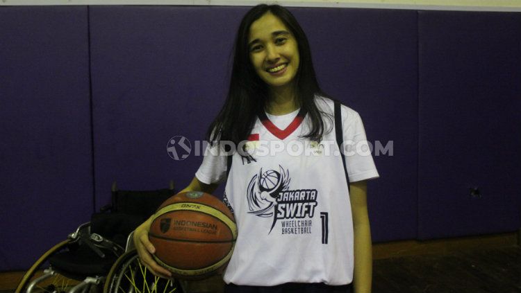 Helena Tumbelaka, mantan atlet basket di acara Jakarta Swift Wheelchair Basketball, Minggu (20/01/20). Copyright: © Ahmad Fatih Qadri/INDOSPORT