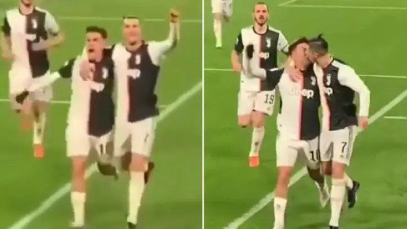 Cristiano Ronaldo tak sengaja mencium bibir Dybala dalam laga lanjutan Serie A Italia antara Juventus vs Parma. Copyright: © Twitter