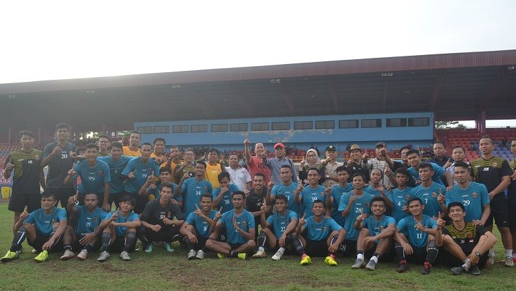Sriwijaya FC memulai latihan perdananya menjelang Liga 2 2020 di Stadion Bumi Sriwijaya, Senin (20/1/20) sore. Sebanyak 26 pemain tampak hadir. Copyright: © Muhammad Effendi/INDOSPORT