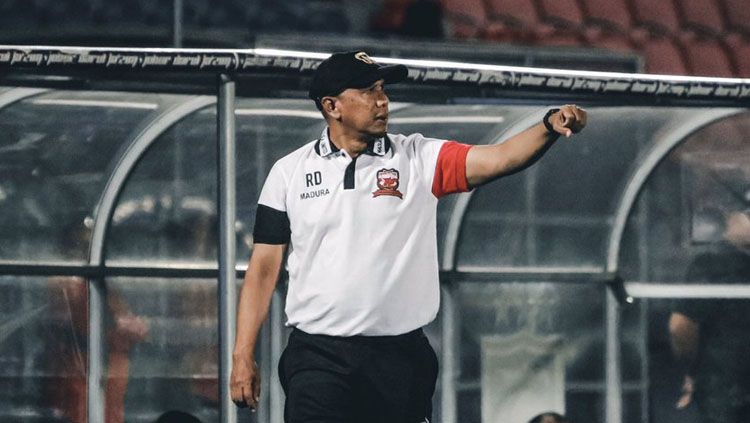 Kepala pelatih Madura United Rahmad Darmawan. Copyright: © Twitter/@MaduraUnitedFC