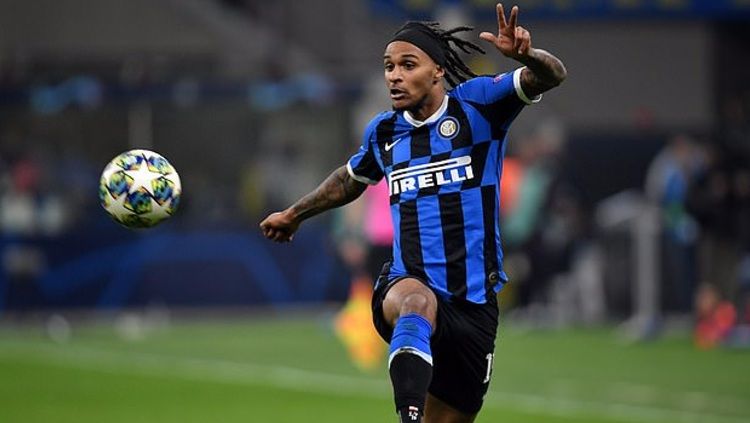 Pemain sepak bola Inter Milan yang resmi dipinjamkan ke Newcastle United, Valentino Lazaro, secara tidak langsung merendahkan Serie A Liga Italia. Copyright: © SIPA USA/PA Images