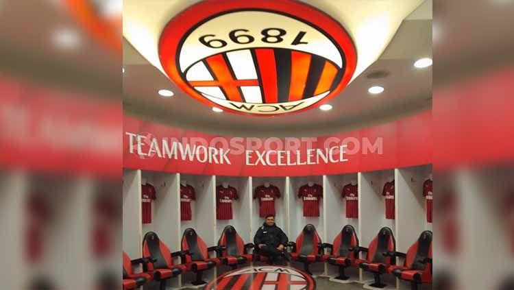 Ruang ganti AC Milan di Stadion San Siro. Copyright: © Zainal Hasan/INDOSPORT