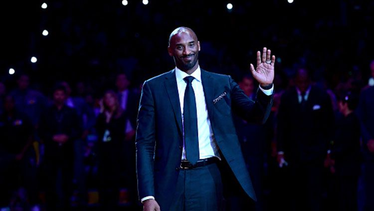 Dwight Howard pernah merasakan satu tim dengan Kobe Bryant di LA Lakers pada musim 2012/13. Tapi, kebersamaannya tidak berlangsung lama. Copyright: © Harry How/Getty Images