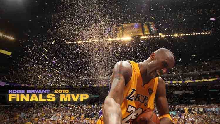 Legenda LA Lakers, Kobe Bryant, resmi menjadi anggota Naismith Memorial Basketball Hall of Fame. Copyright: © Wallpaper Cave