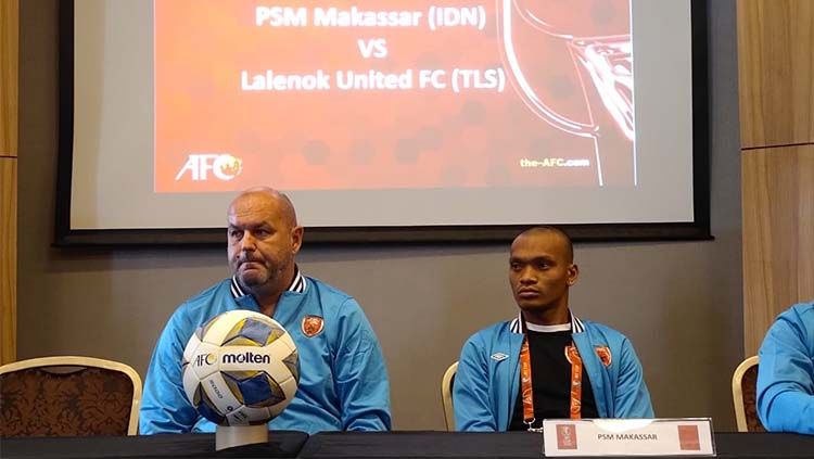 Pelatih PSM Makassar, Bojan Hodak, menitip 4 pesan penting kepada Willjan Pluim dkk. sebelum menghadapi Lalenok United pada leg kedua play-off Piala AFC 2020. Copyright: © Ofisial PSM