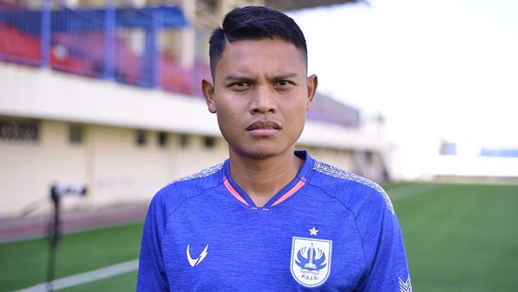 Salah satu pemain PSIS Semarang, Fandi Eko Utomo, mendapat suntikan semangat saat melakoni pemusatan latihan (TC) di Surabaya menjelang lanjutan Liga 1 2020. Copyright: © Ofisial PSIS