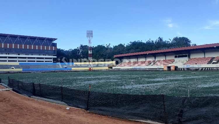 Kondisi terkini Stadion Mandala, markas Persipura Jayapura yang dulu nyaris menjadi kebon singkong. Copyright: © Sudjarwo/INDOSPORT