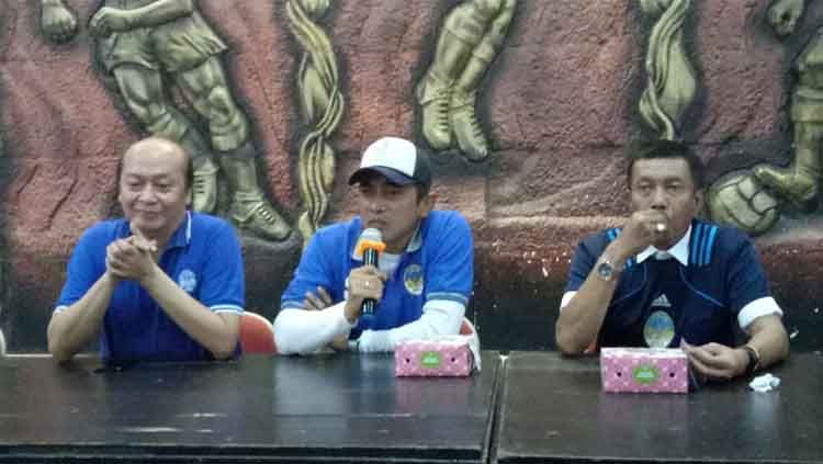 Seto Nurdiyantoro saat diperkenalkan menjadi pelatih klub Liga 2 PSIM Yogyakarta. Copyright: © Dok PSIM
