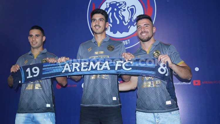 Tiga asing baru Arema FC, Elias Alderete, Matias Malvino dan Jonathan Bauman. Copyright: © Ian Setiawan/INDOSPORT