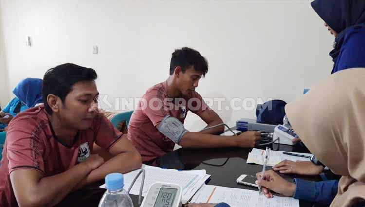 Usai memperkenalkan jajaran manajemen dan official, salah satu kontestan Liga 1 2020 yakni PSIS Semarang melaksanakan tes medis bagi para pemain. Copyright: © Alvin Syaptia Pratama/INDOSPORT