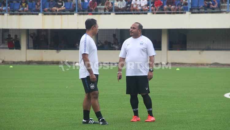 Asisten pelatih PSIS Semarang, Imran Nahumarury (kanan). Copyright: © Alvin Syaptia Pratama/INDOSPORT