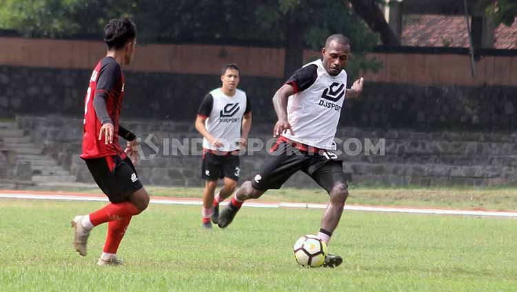 Penantian pelatih Persis Solo, Salahudin akan hadirnya pemain-pemain dari Liga 1 perlahan mulai terwujud. Copyright: © Ronald Seger Prabowo/INDOSPORT