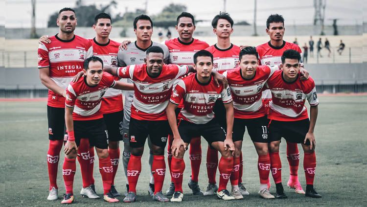 Madura United memunculkan peluang untuk tak ambil bagian pada kelanjutan Liga 1 di tengah pandemi virus corona yang masih ada di Indonesia. Copyright: © Twitter/@MaduraUnitedFC