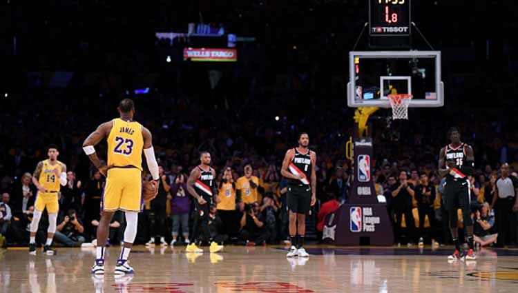 Start buruk dialami oleh LA Lakers dalam babak pertama Playoff NBA 2019/20 usai takluk dari Portland Trail Blazers pada Rabu (19/08/20) WIB. Copyright: © Harry How/Getty Images
