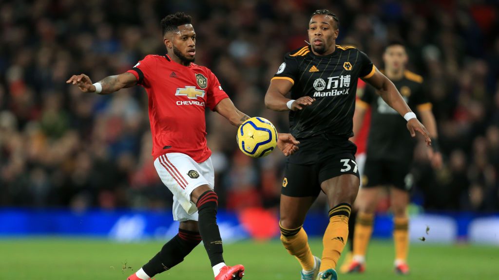 Fred saat berduel dengan Adama Traoure di Laga Manchester United vs Wolves Copyright: © Simon Stacpoole/Offside/Offside via Getty Images