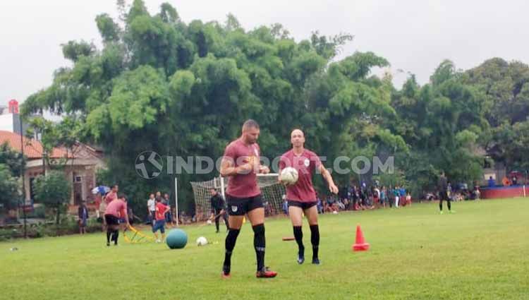 Wallace Costa dan Bruno Silva sudah kembali berlatih bersama PSIS di Lapangan Telo, Banyumanik. Copyright: © Alvin Syaptia Pratama/INDOSPORT