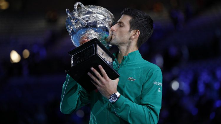 Peraih 17 gelar Grand Slam asal Serbia, yakni Novak Djokovic mengungkap cerita nyaris berganti kewarganegaraan dulu. Copyright: © Fred Lee/Getty Images