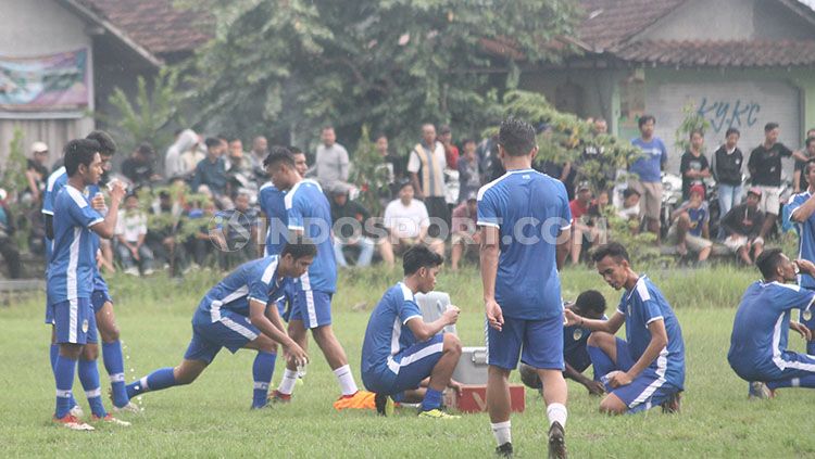 Klub Liga 2 2020, PSIM Yogyakarta, tetap menggelar latihan rutin di tengah maraknya wabah virus Corona. Copyright: © Ronald Seger Prabowo/INDOSPORT