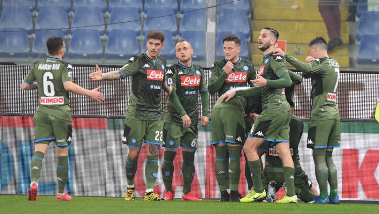 Selebrasi para pemain Napoli usai menang lawan Sampdoria. Copyright: © Twitter.com/@sscnapoli