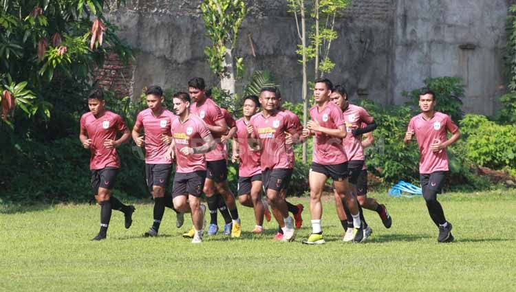 Para pemain PSIS Semarang berlatih keras menjelang kick-off Liga 1 2020. Copyright: © Alvin Syaptia Pratama/INDOSPORT
